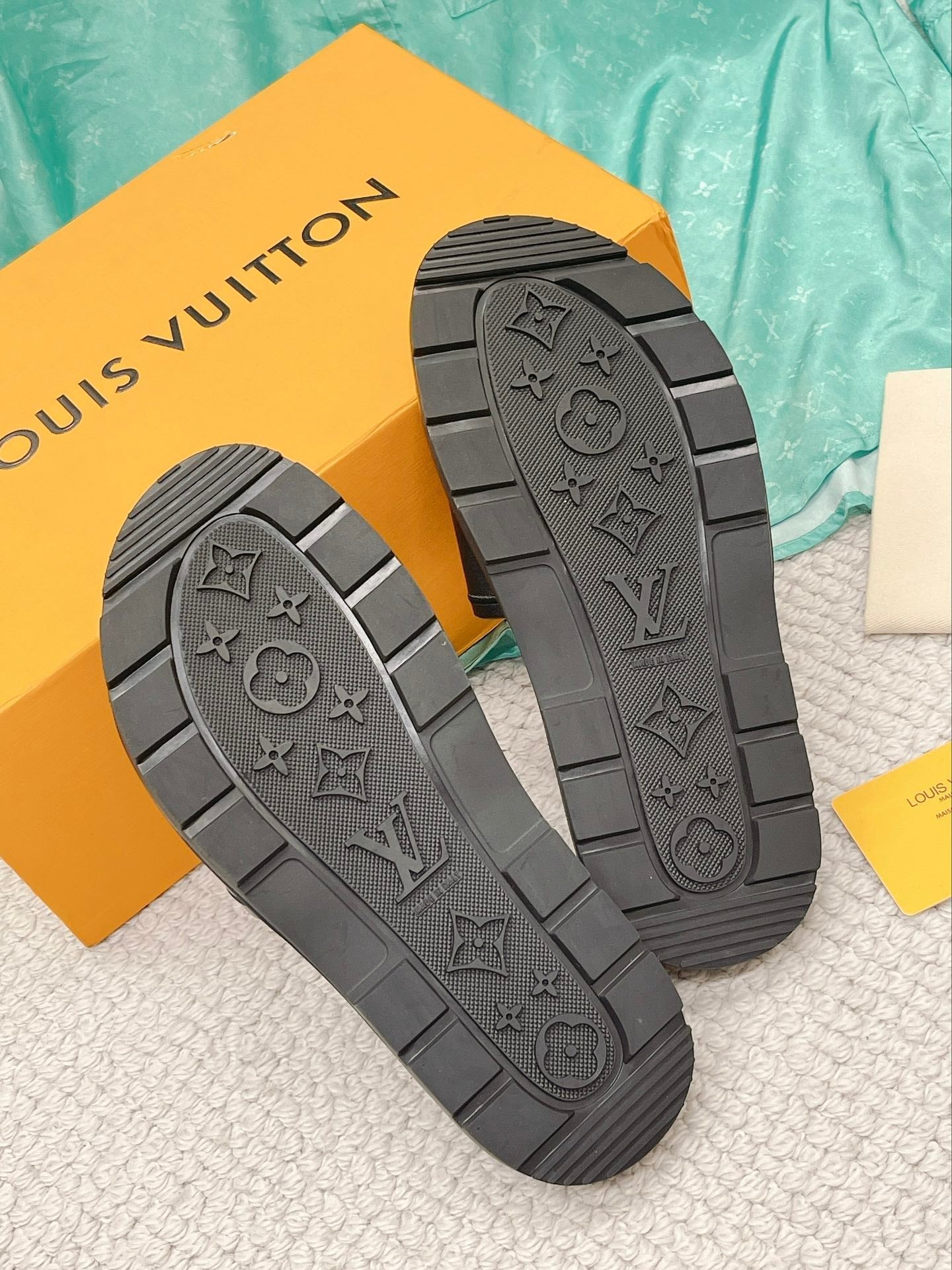 Louis Vuitton Men Slides