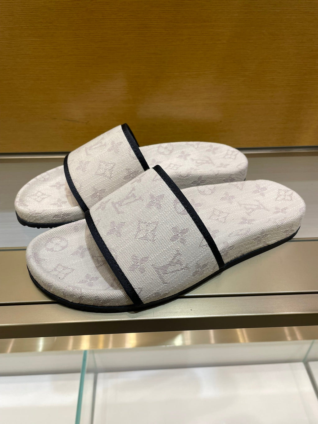 Louis Vuitton Men Slides